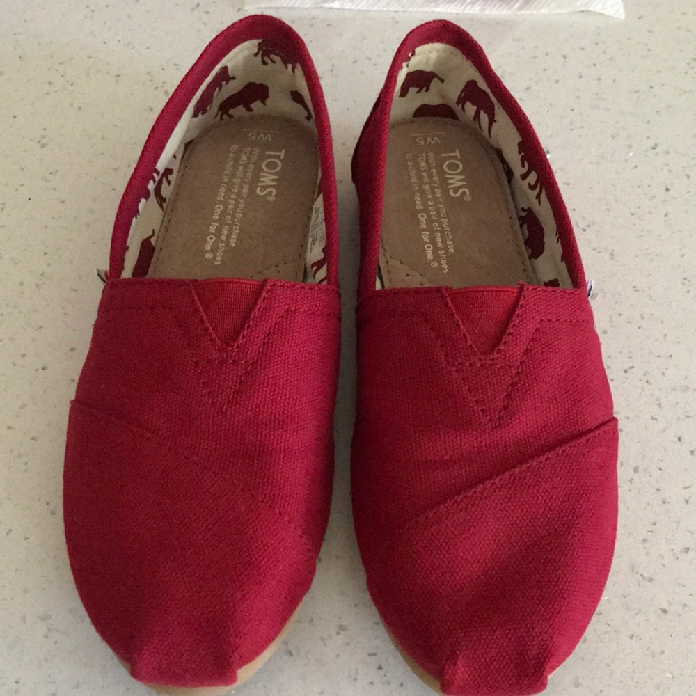 Brand new Toms comfortable flat